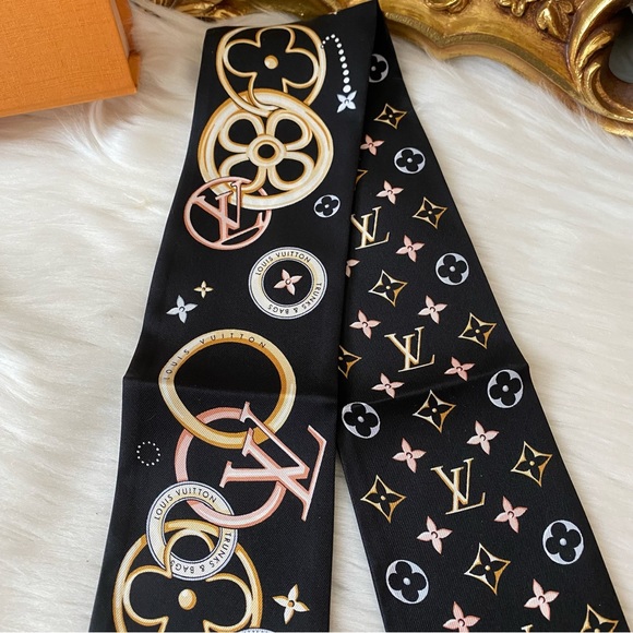 Louis Vuitton Silk Vivienne  and Beyond Bandeau - Picture 7 of 15